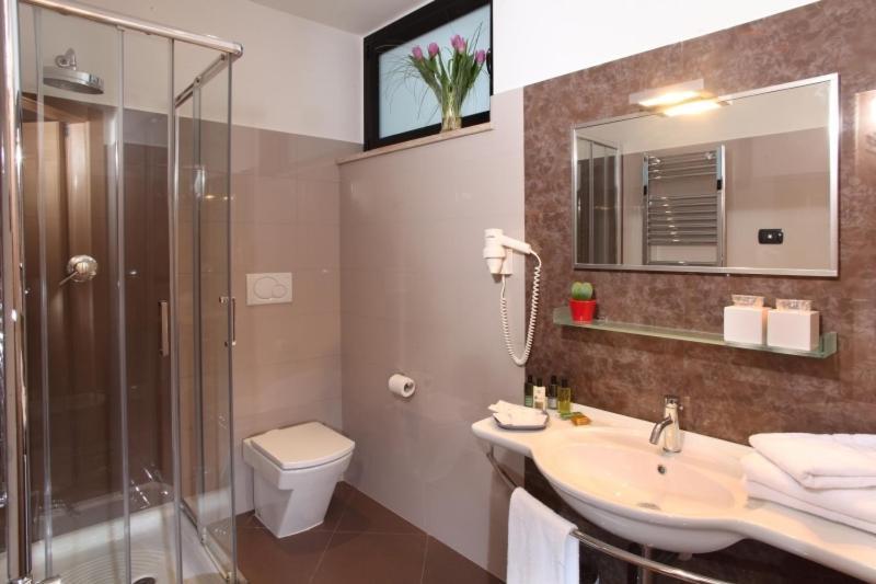 Hotel & Mercede 4*