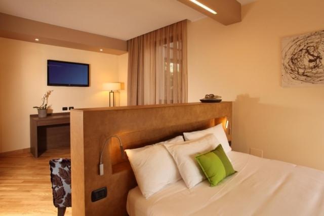 Hotel & Mercede